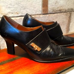 Ferragamo Black Pumps w/ Gold Accent Size 7AA